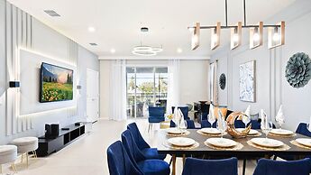 Spacious Home w/ Private Pool, Near Disney