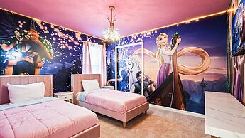 Spacious Home w/ Private Pool, Near Disney