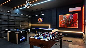 Spacious Home w/ Private Pool, Near Disney