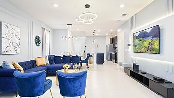 Spacious Home w/ Private Pool, Near Disney