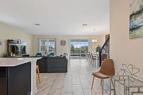 Spacious Retreat With Pool, Spa & Themed Rooms