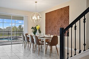 Spacious Retreat With Pool, Spa & Themed Rooms