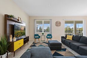 Spacious Retreat With Pool, Spa & Themed Rooms