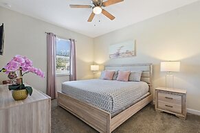 Spacious Retreat With Pool, Spa & Themed Rooms