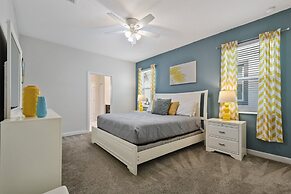 Spacious Retreat With Pool, Spa & Themed Rooms