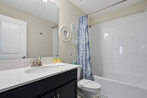 Spacious Retreat With Pool, Spa & Themed Rooms