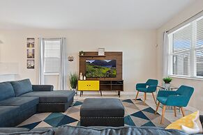 Spacious Retreat With Pool, Spa & Themed Rooms