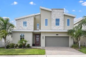 Spacious Retreat With Pool, Spa & Themed Rooms