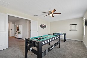 Spacious Retreat With Pool, Spa & Themed Rooms