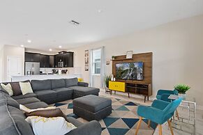 Spacious Retreat With Pool, Spa & Themed Rooms