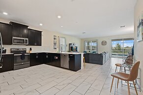 Spacious Retreat With Pool, Spa & Themed Rooms