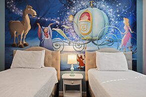 Spacious Retreat With Pool, Spa & Themed Rooms