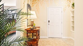 Sun-kissed 5B Poolside Paradise at Windsor Island