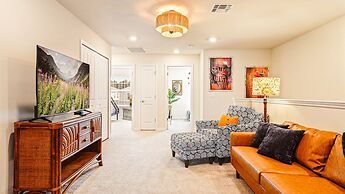 Sun-kissed 5B Poolside Paradise at Windsor Island