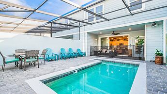 Sun-kissed 5B Poolside Paradise at Windsor Island