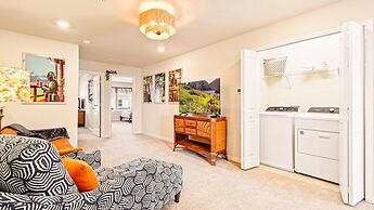 Sun-kissed 5B Poolside Paradise at Windsor Island