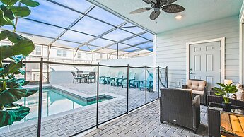 Sun-kissed 5B Poolside Paradise at Windsor Island