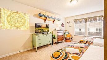 Sun-kissed 5B Poolside Paradise at Windsor Island