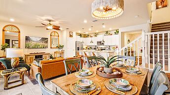 Sun-kissed 5B Poolside Paradise at Windsor Island