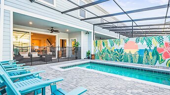 Sun-kissed 5B Poolside Paradise at Windsor Island