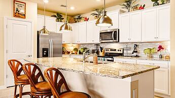 Sun-kissed 5B Poolside Paradise at Windsor Island