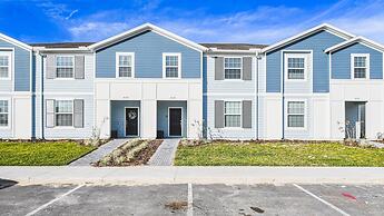 Sun-kissed 5B Poolside Paradise at Windsor Island