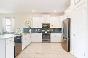 Storey Lake Resort 8br Cozy Home With Private Theater, Pool And Spa 28