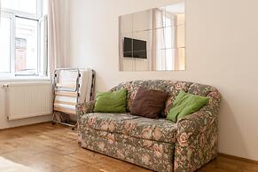 Central 3BR shared Apt. Near Rennweg