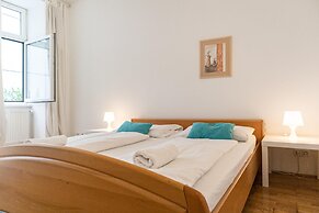 Central 3BR shared Apt. Near Rennweg