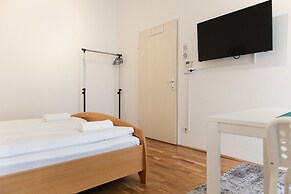 Central 3BR shared Apt. Near Rennweg