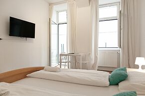 Central 3BR shared Apt. Near Rennweg