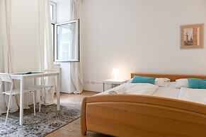 Central 3BR shared Apt. Near Rennweg