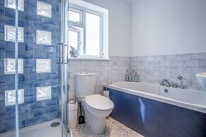 Town Heights - 3 Bedroom Holiday Home - Tenby