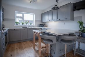 Town Heights - 3 Bedroom Holiday Home - Tenby