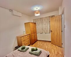 Comfy and Spacious 5-bed House in Cambridge