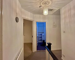 Comfy and Spacious 5-bed House in Cambridge