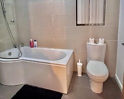 Comfy and Spacious 5-bed House in Cambridge