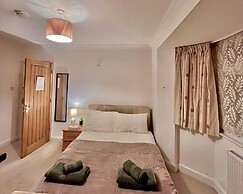Comfy and Spacious 5-bed House in Cambridge
