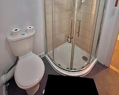 Comfy and Spacious 5-bed House in Cambridge