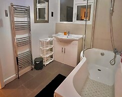 Comfy and Spacious 5-bed House in Cambridge