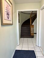 Queen room near Sheridan College