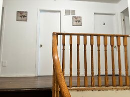 Queen room near Sheridan College