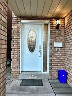 Queen room near Sheridan College