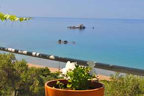 Studio Apartments With sea View and Pool - Pelekas Beach Corfu