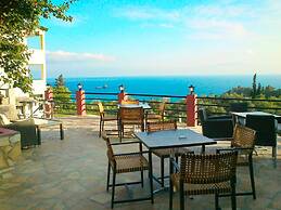 Studio Apartments With sea View and Pool - Pelekas Beach Corfu