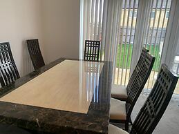 Pristine 3-bed House in Grays