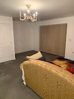 Pristine 3-bed House in Grays