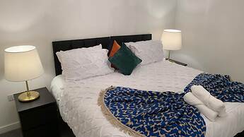 Pristine 3-bed House in Grays