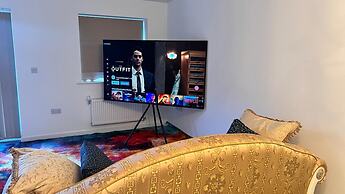 Pristine 3-bed House in Grays