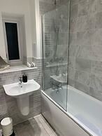 Pristine 3-bed House in Grays